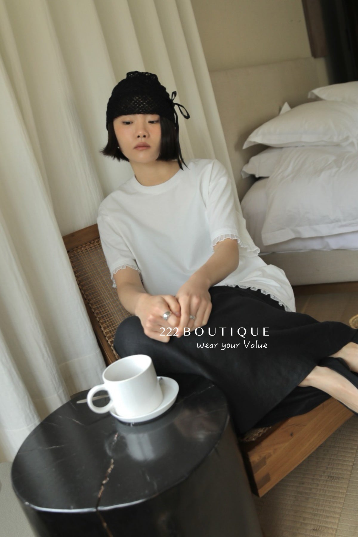 13a66 Graphic tee with ruffled hem