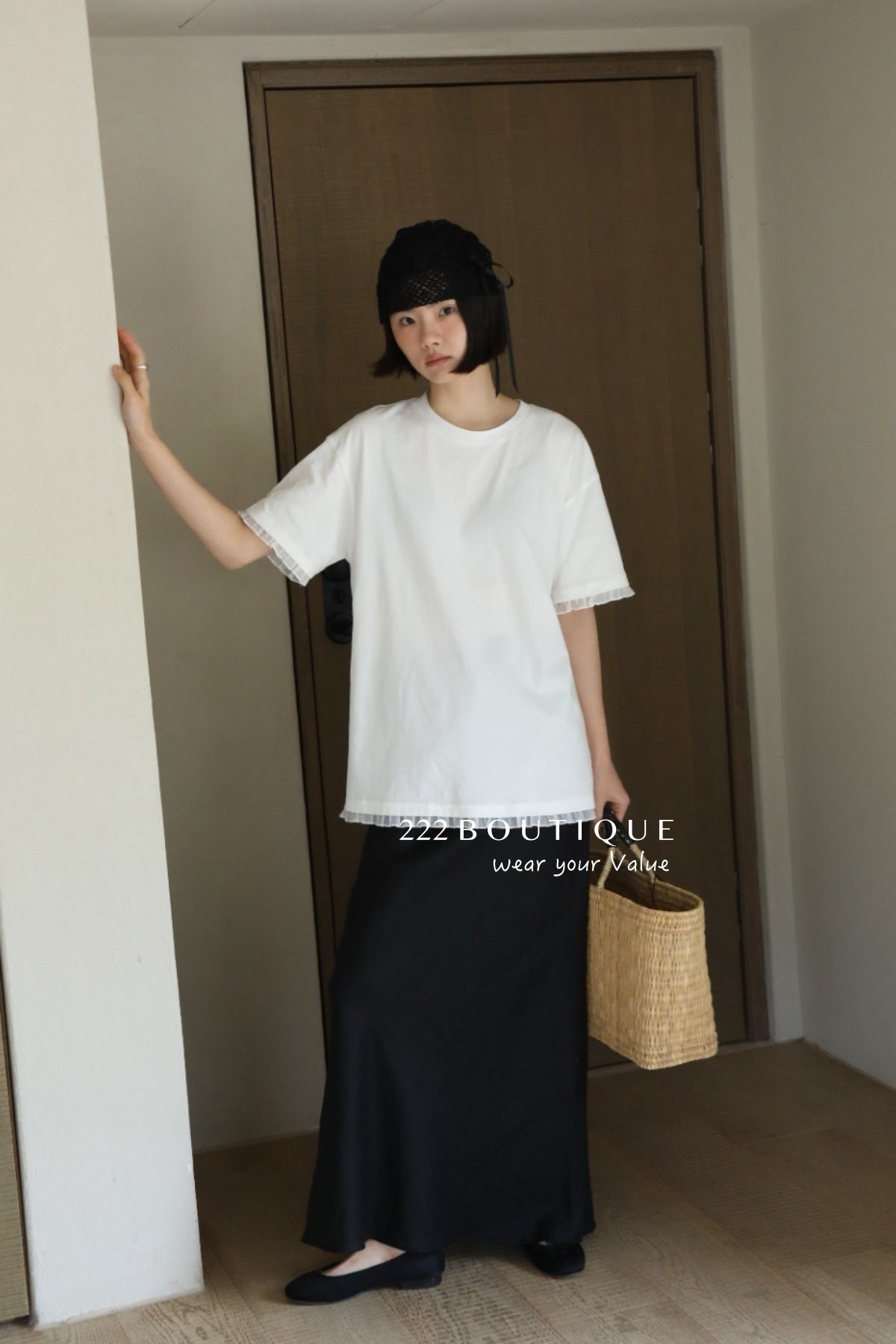 13a66 Graphic tee with ruffled hem