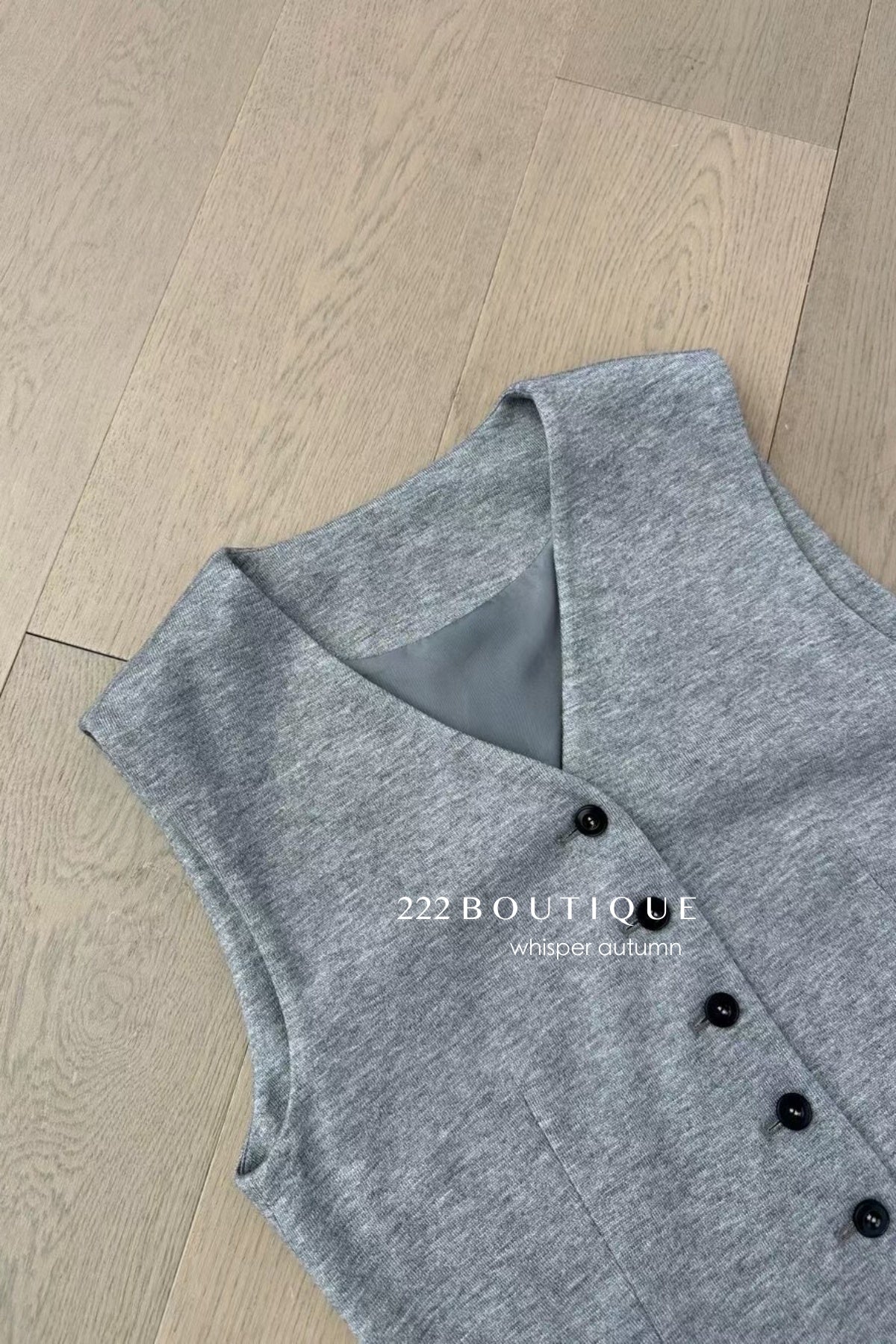 16a107 V-neck gilet