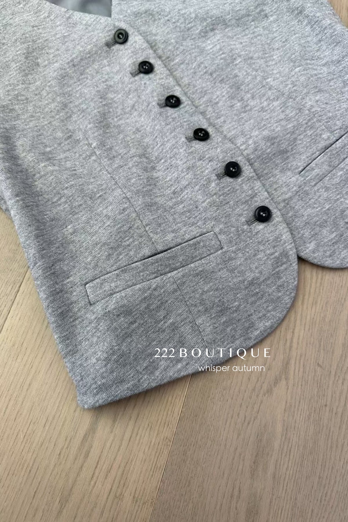 16a107 V-neck gilet