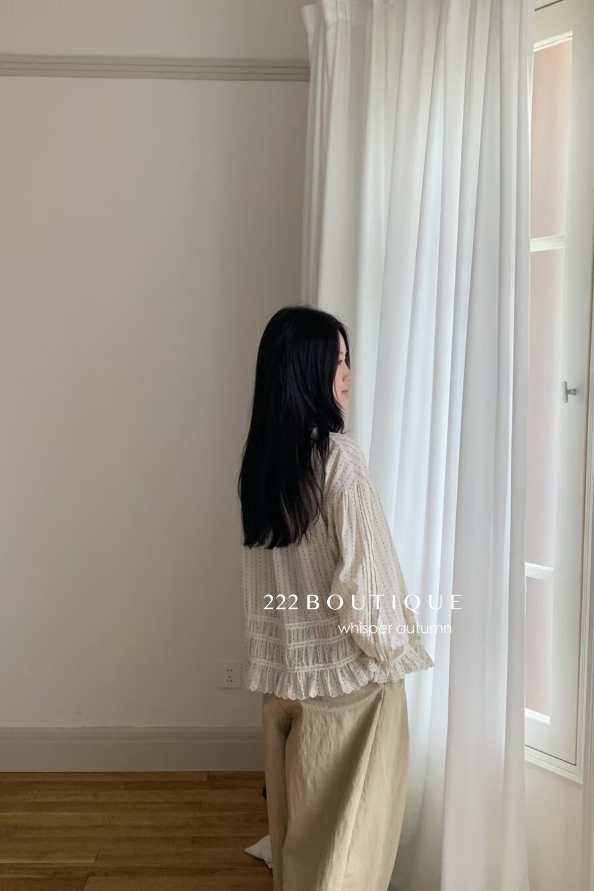 17a3 Long blouse with ruffled details
