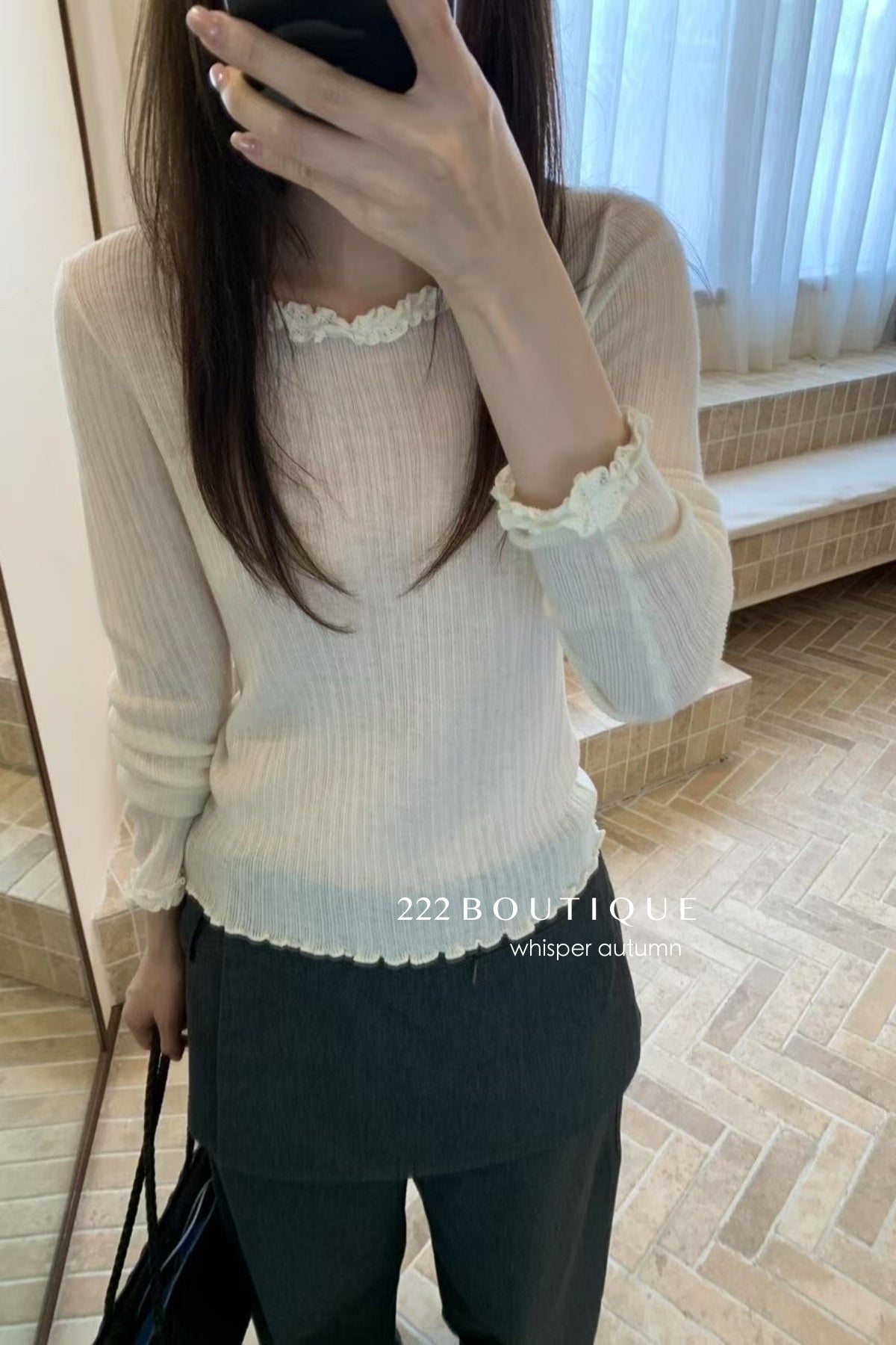 17a5 Long-sleeve knit top with lace trim