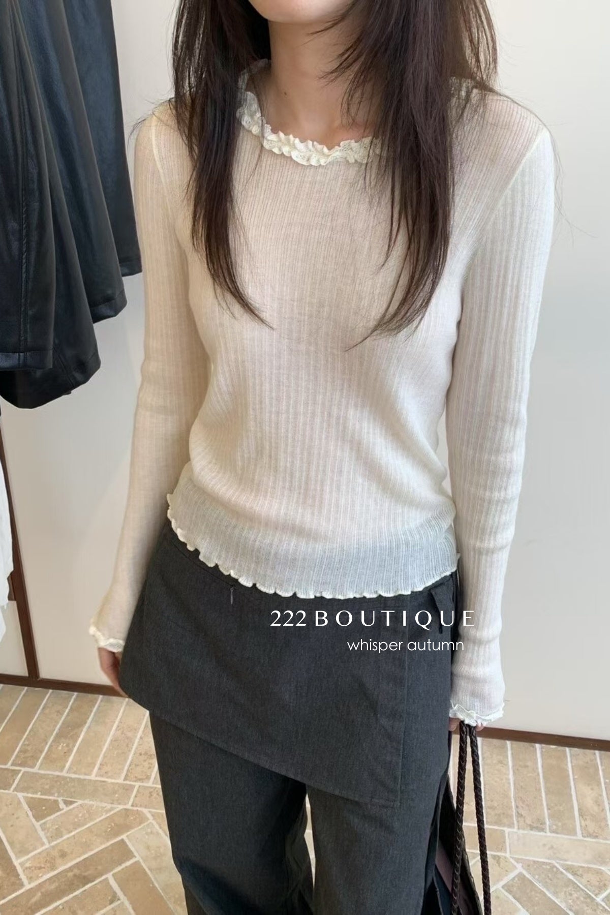 17a5 Long-sleeve knit top with lace trim