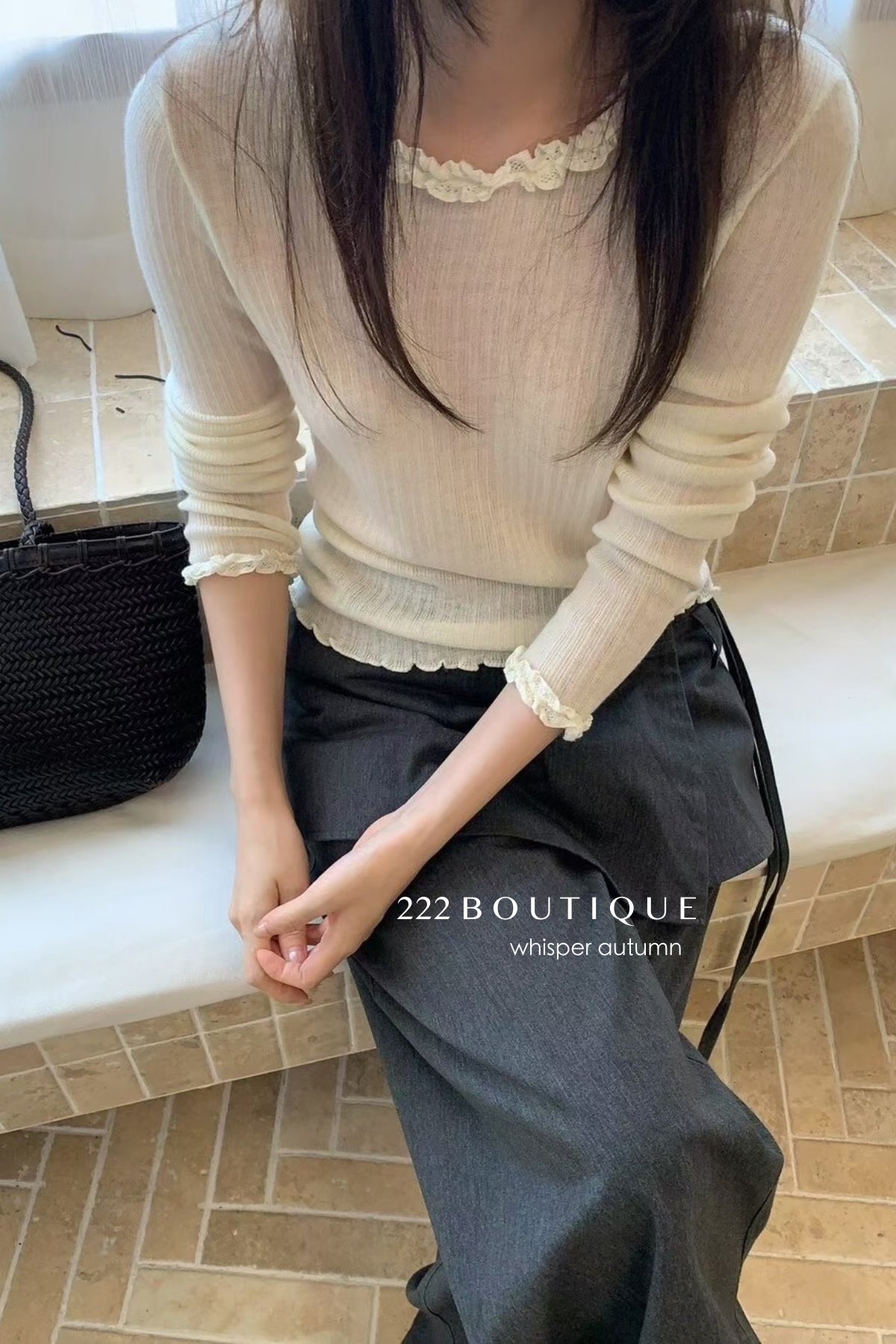 17a5 Long-sleeve knit top with lace trim