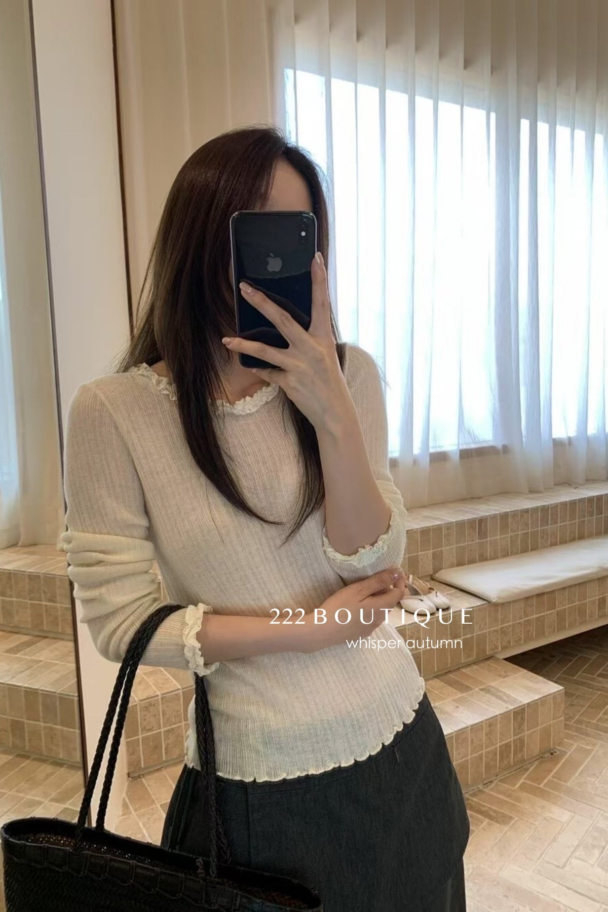 17a5 Long-sleeve knit top with lace trim
