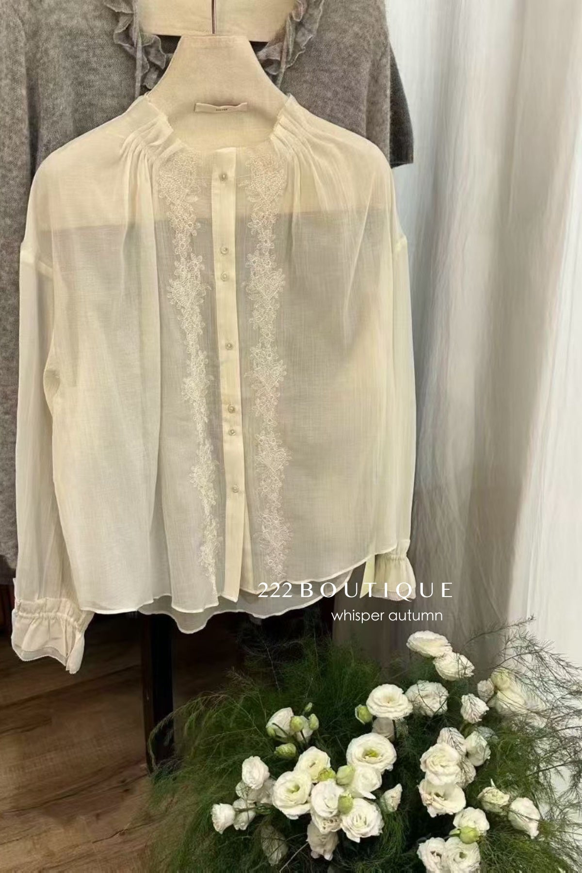 17a7 Silk blouse with lace sleeve details