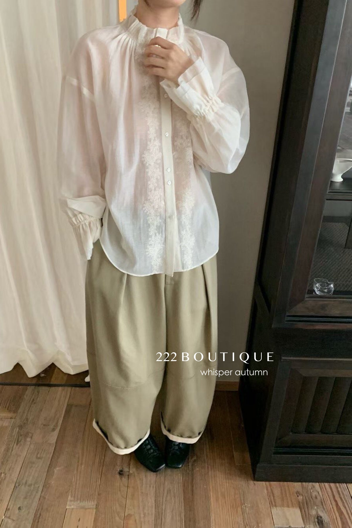 17a7 Silk blouse with lace sleeve details