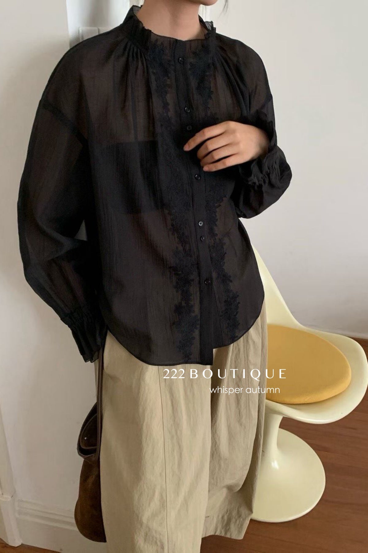 17a7 Silk blouse with lace sleeve details