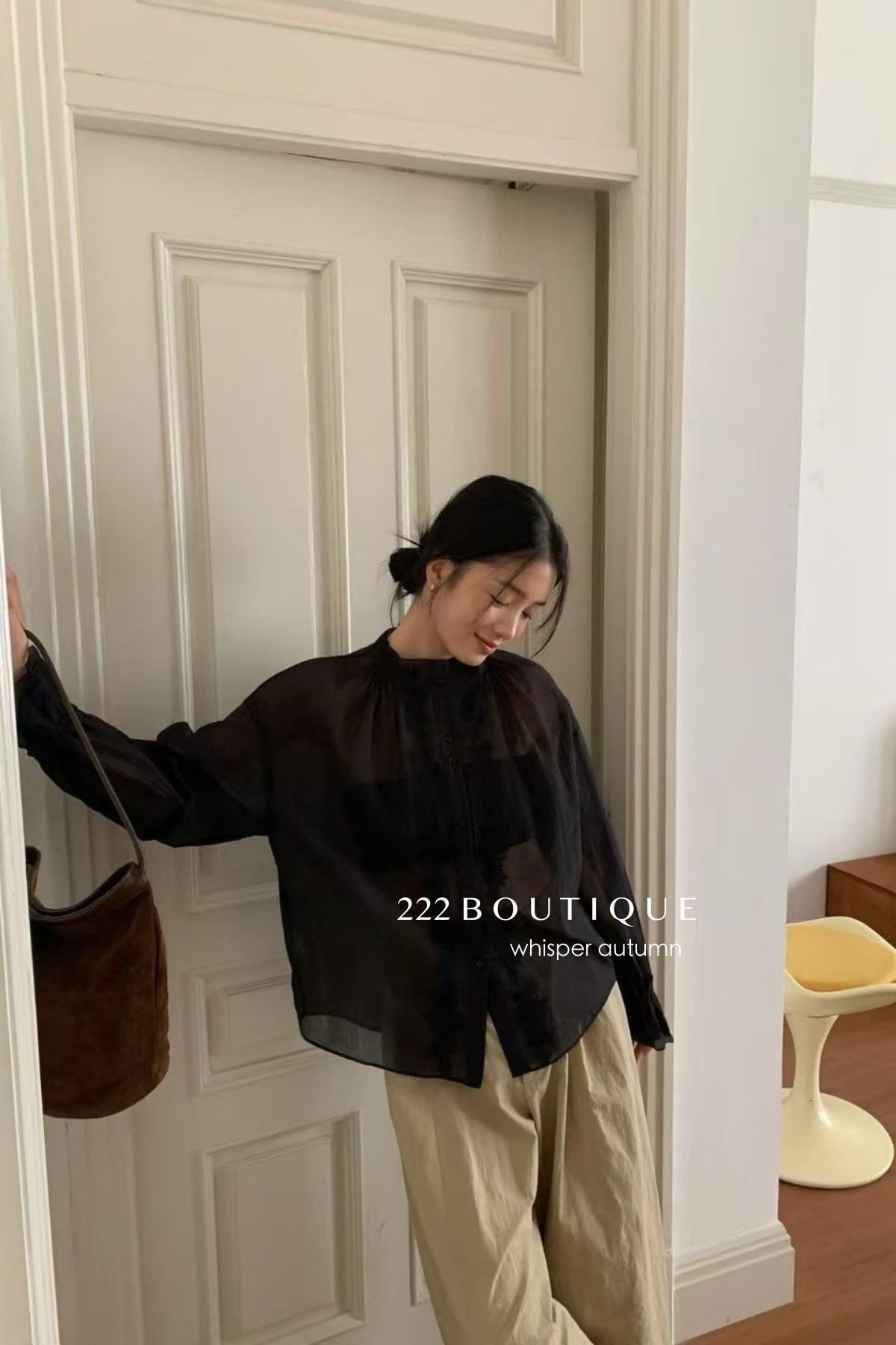 17a7 Silk blouse with lace sleeve details