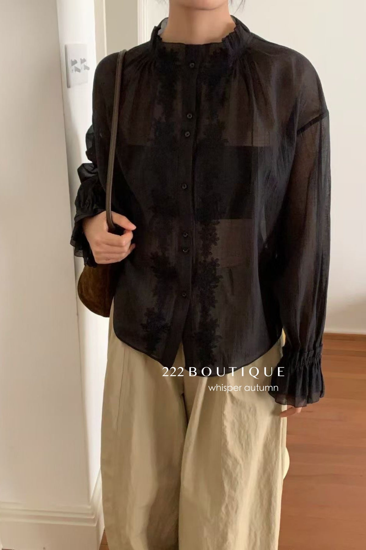 17a7 Silk blouse with lace sleeve details