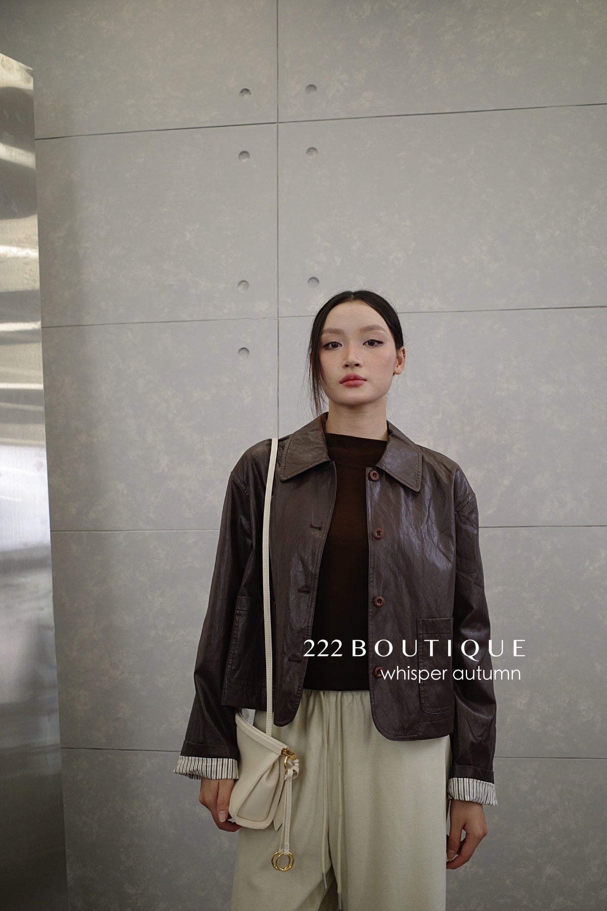 16a30 Leather jacket with Peter Pan collar and buttoned sleeves