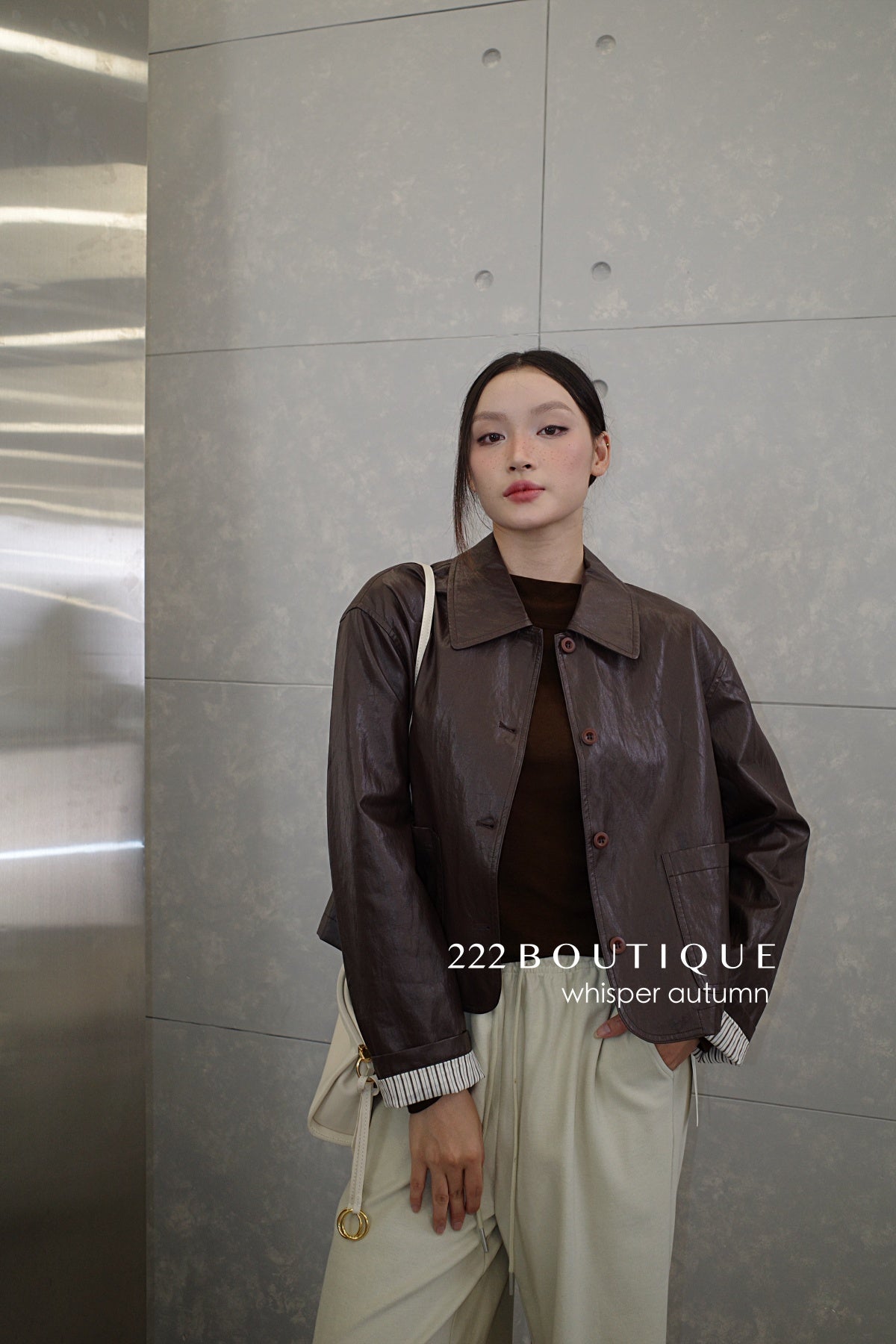 16a30 Leather jacket with Peter Pan collar and buttoned sleeves