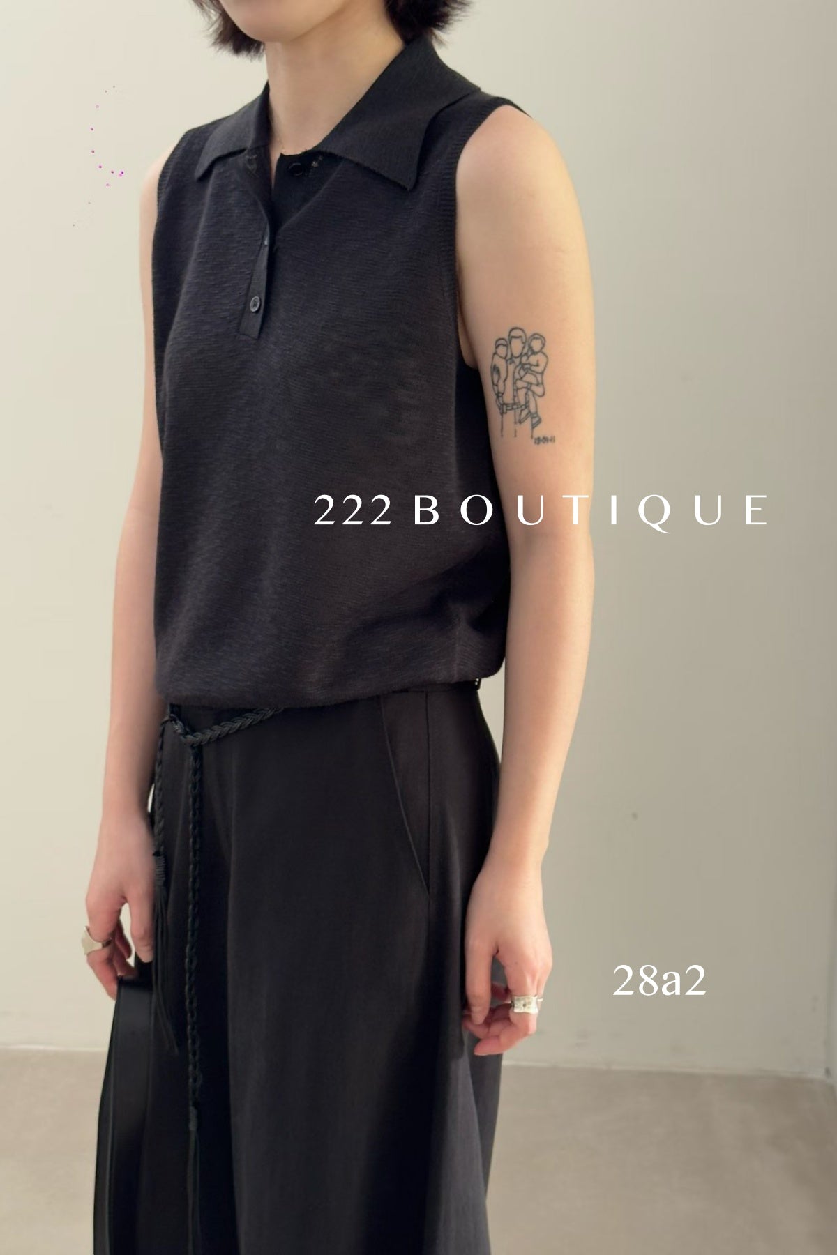 28a2- KNIT POLO SLEEVELESS