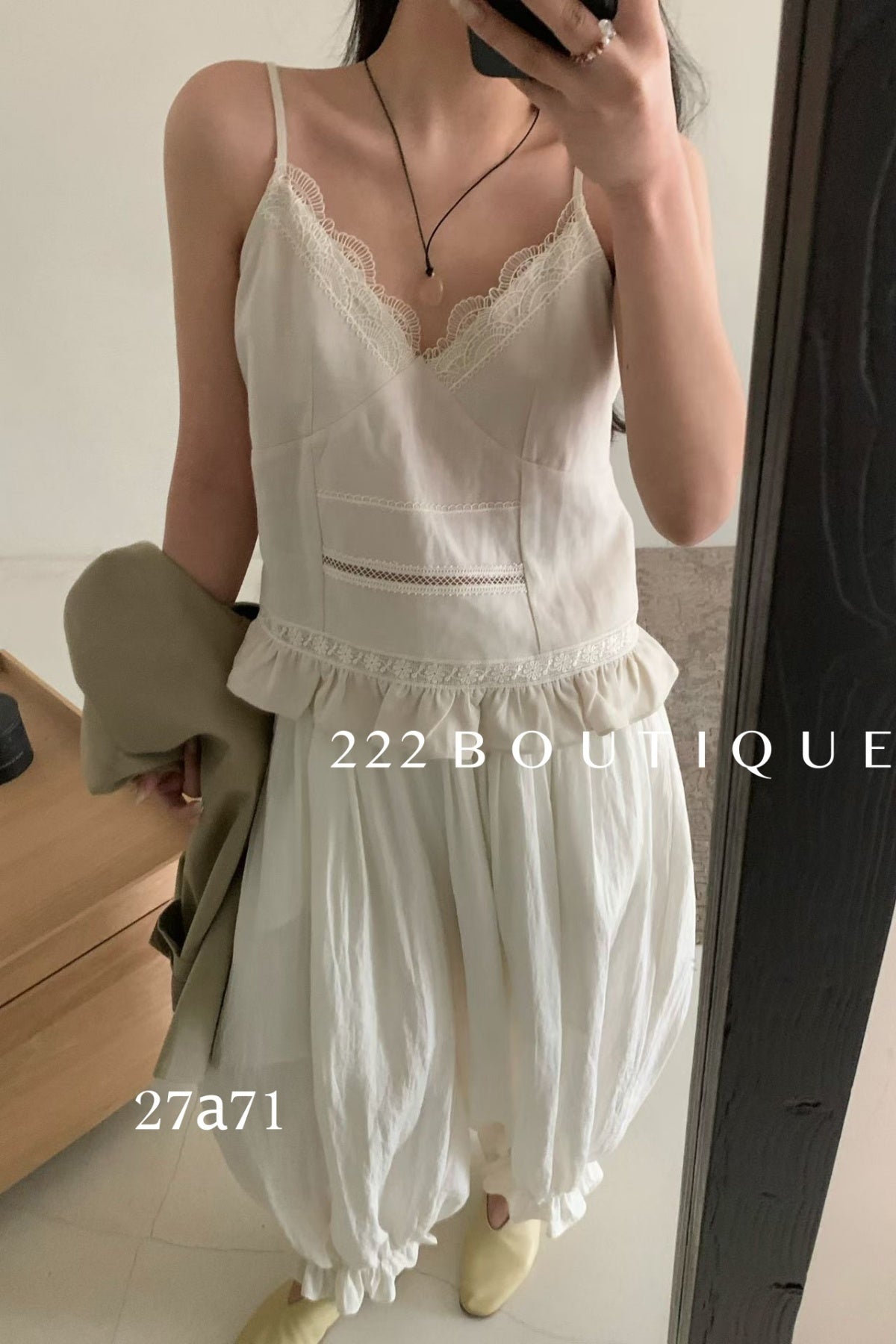 27a71 - LACE CAMI TOP