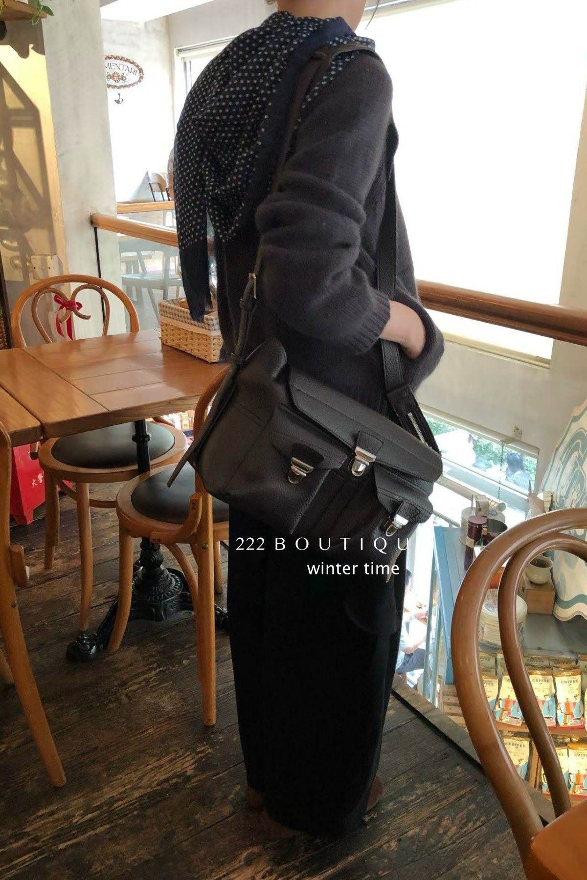 19a101 Cashmere knit top with hem pockets