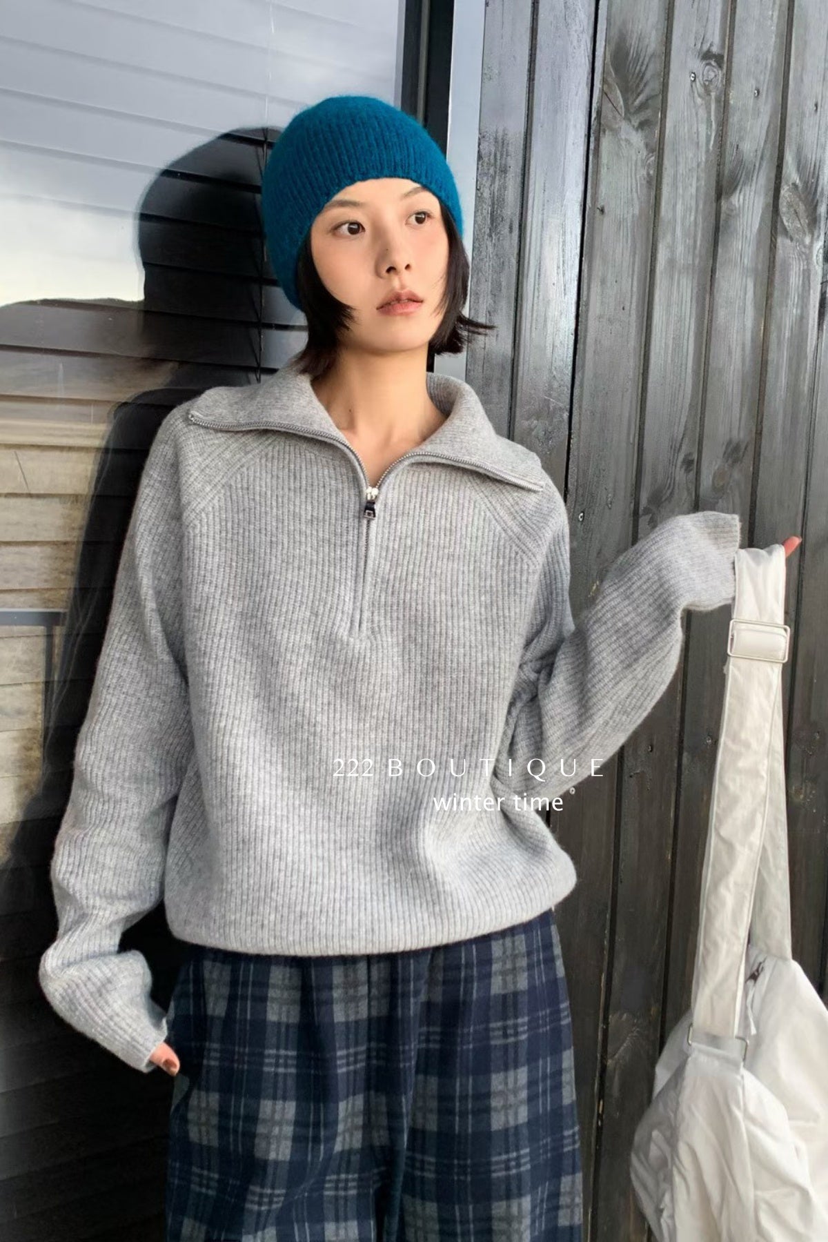 19a60 High-neck knit sweater