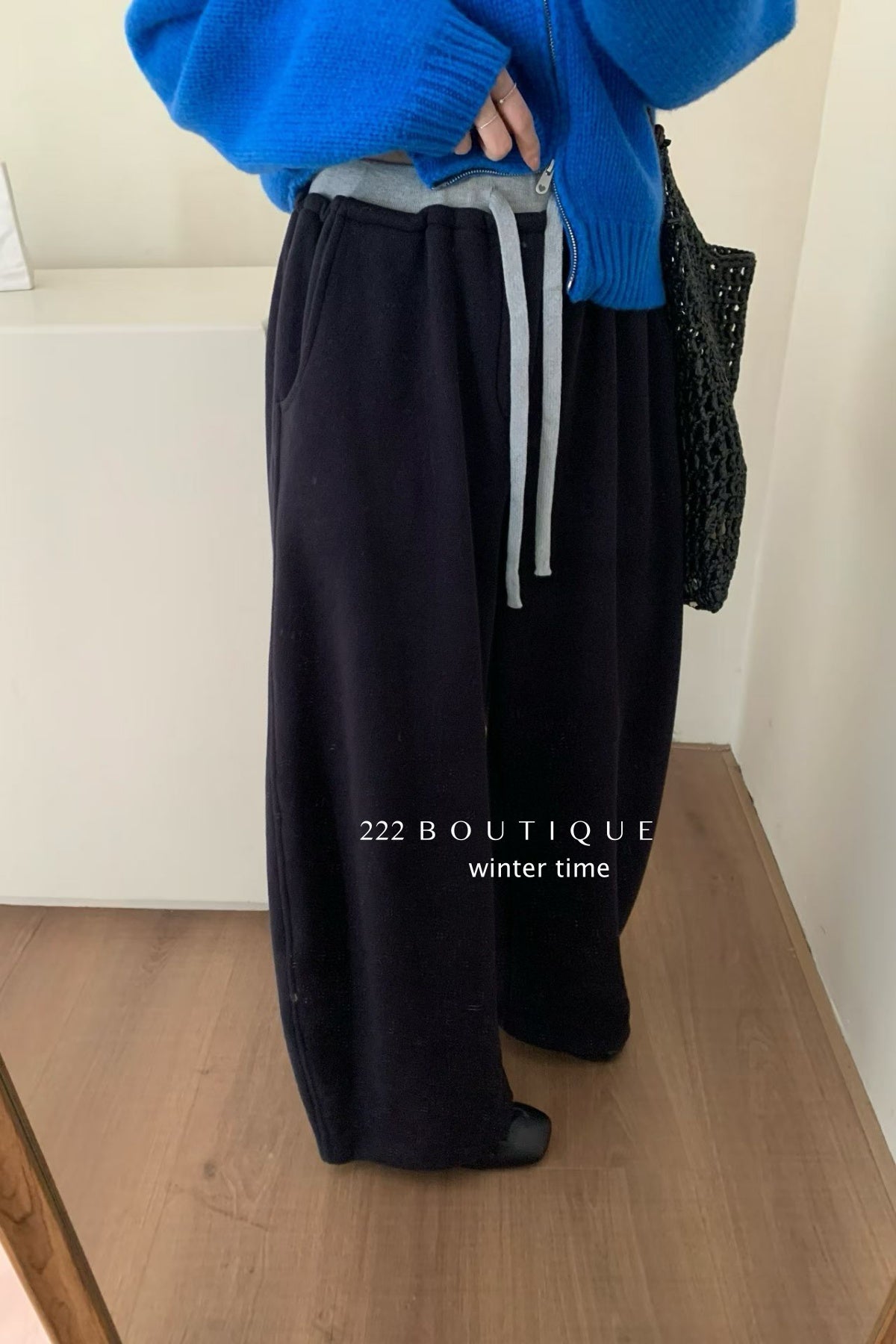 19q41 Elastic-waist straight wool trousers