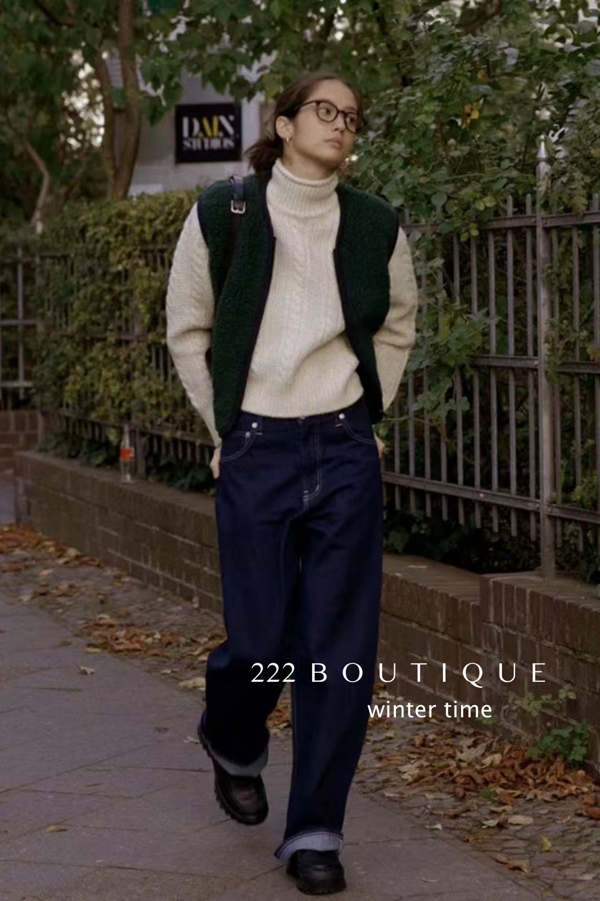 19a110 Reversible fur–suede vest