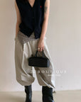 20a34 V-neck wool vest