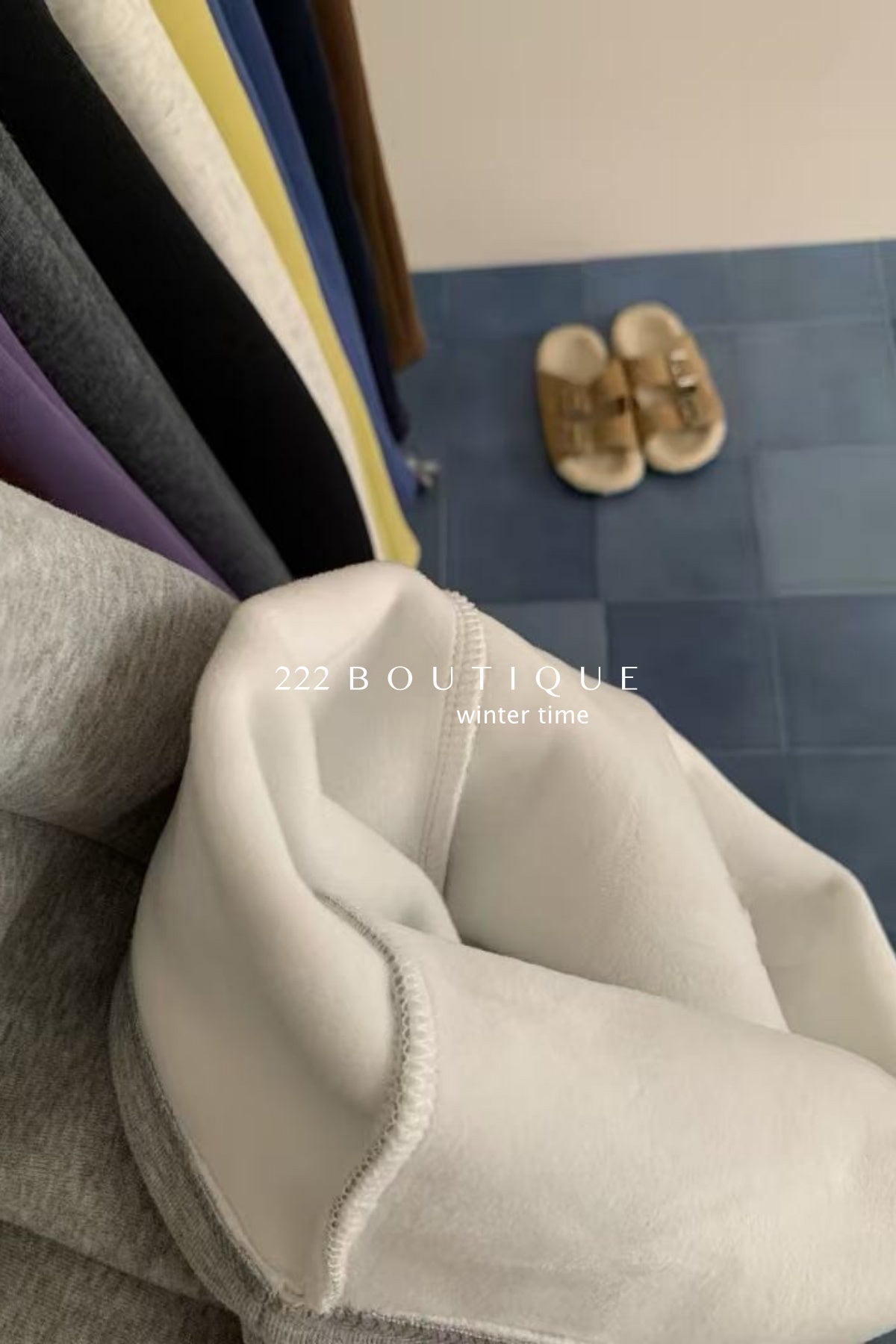 20q19 Wool cropped trousers