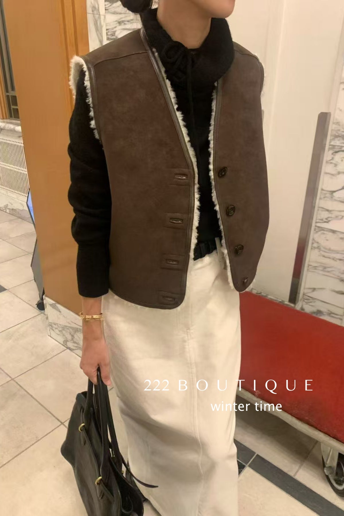 19a110 Reversible fur–suede vest