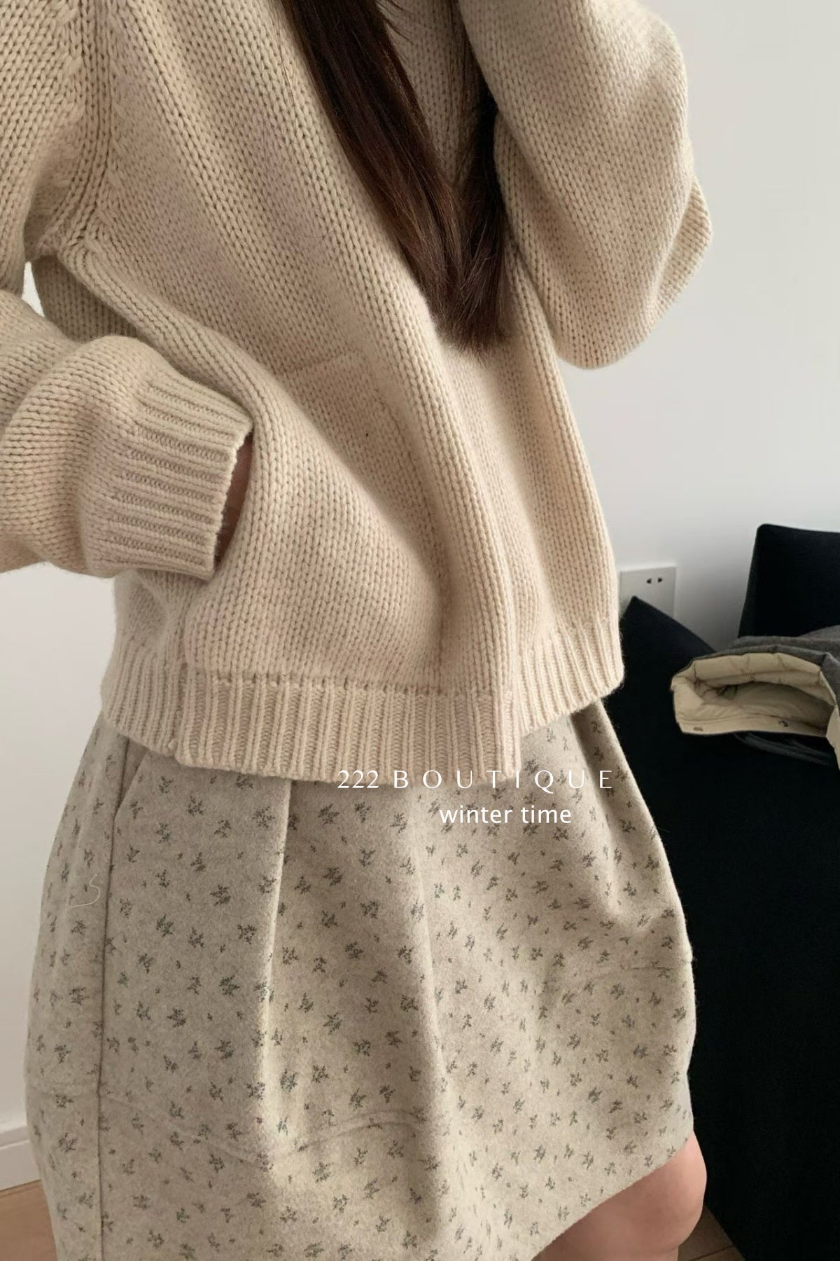 19a101 Cashmere knit top with hem pockets