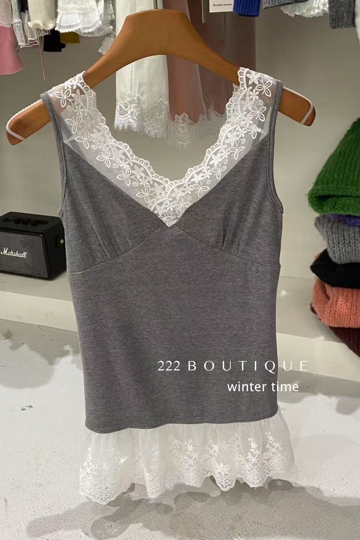 21a10 Basic lace blouse