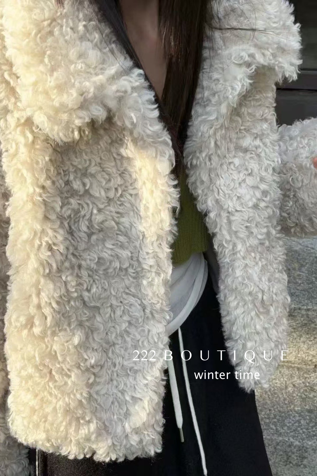 19a107 Fur notch-collar coat