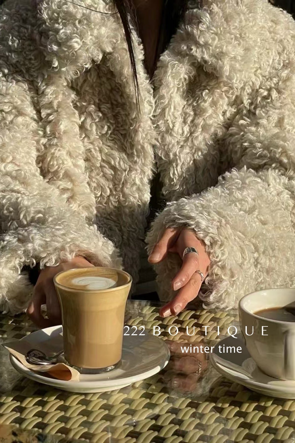 19a107 Fur notch-collar coat