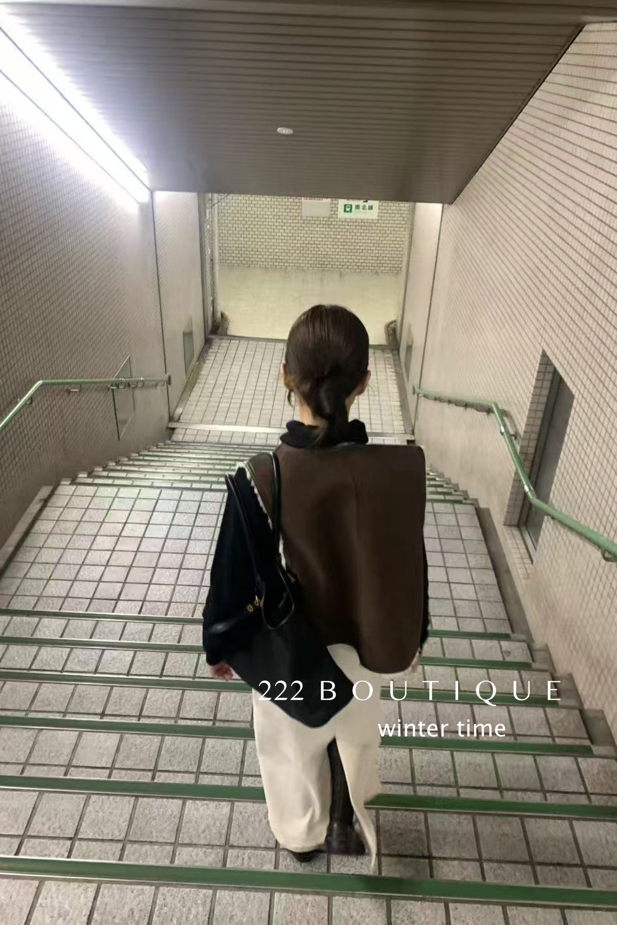 19a110 Reversible fur–suede vest