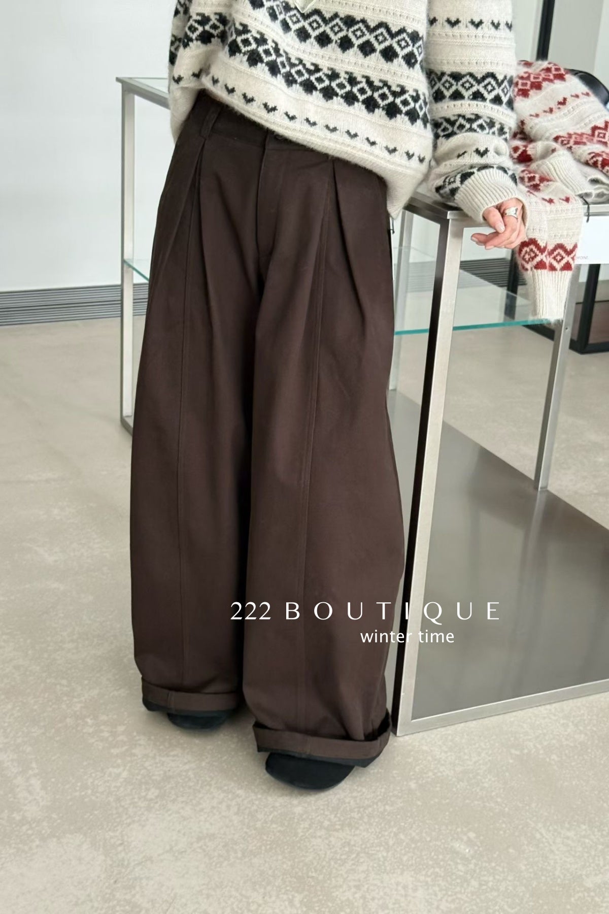 20q13 Wool cropped trousers