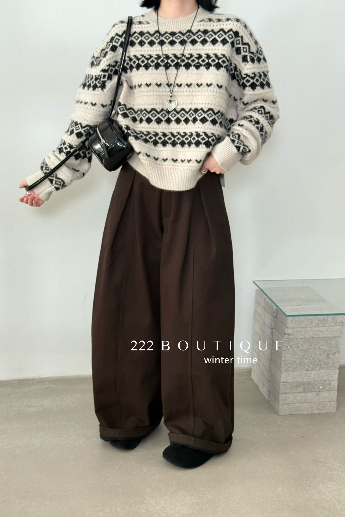 20q13 Wool cropped trousers