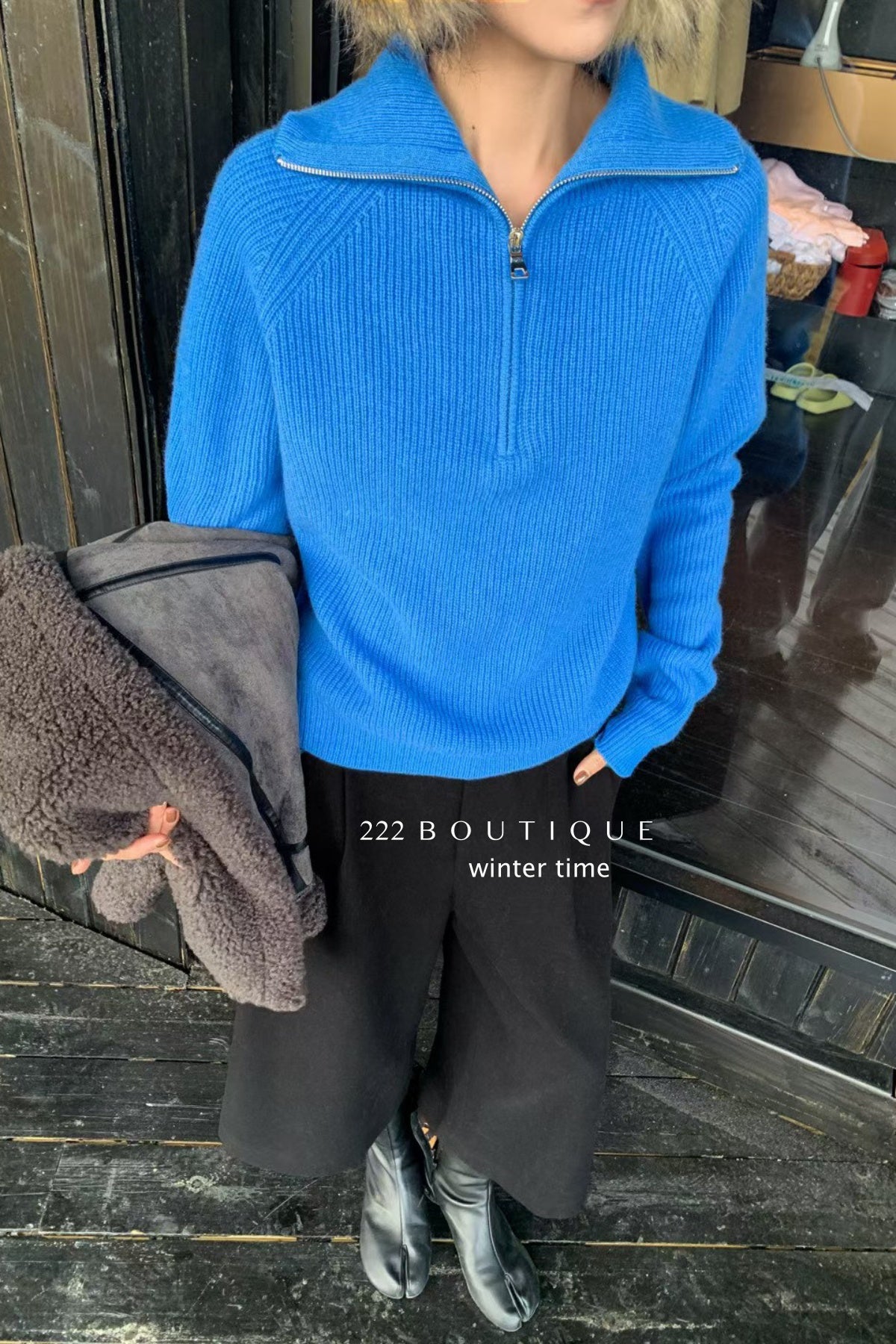 19a60 High-neck knit sweater