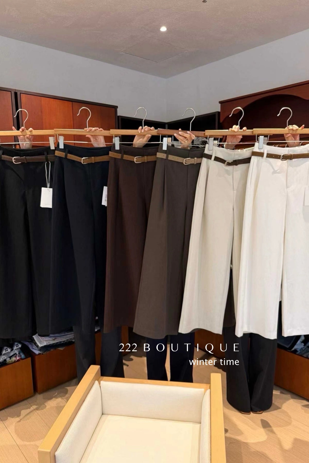 18q30 Cashmere wool trousers with belt