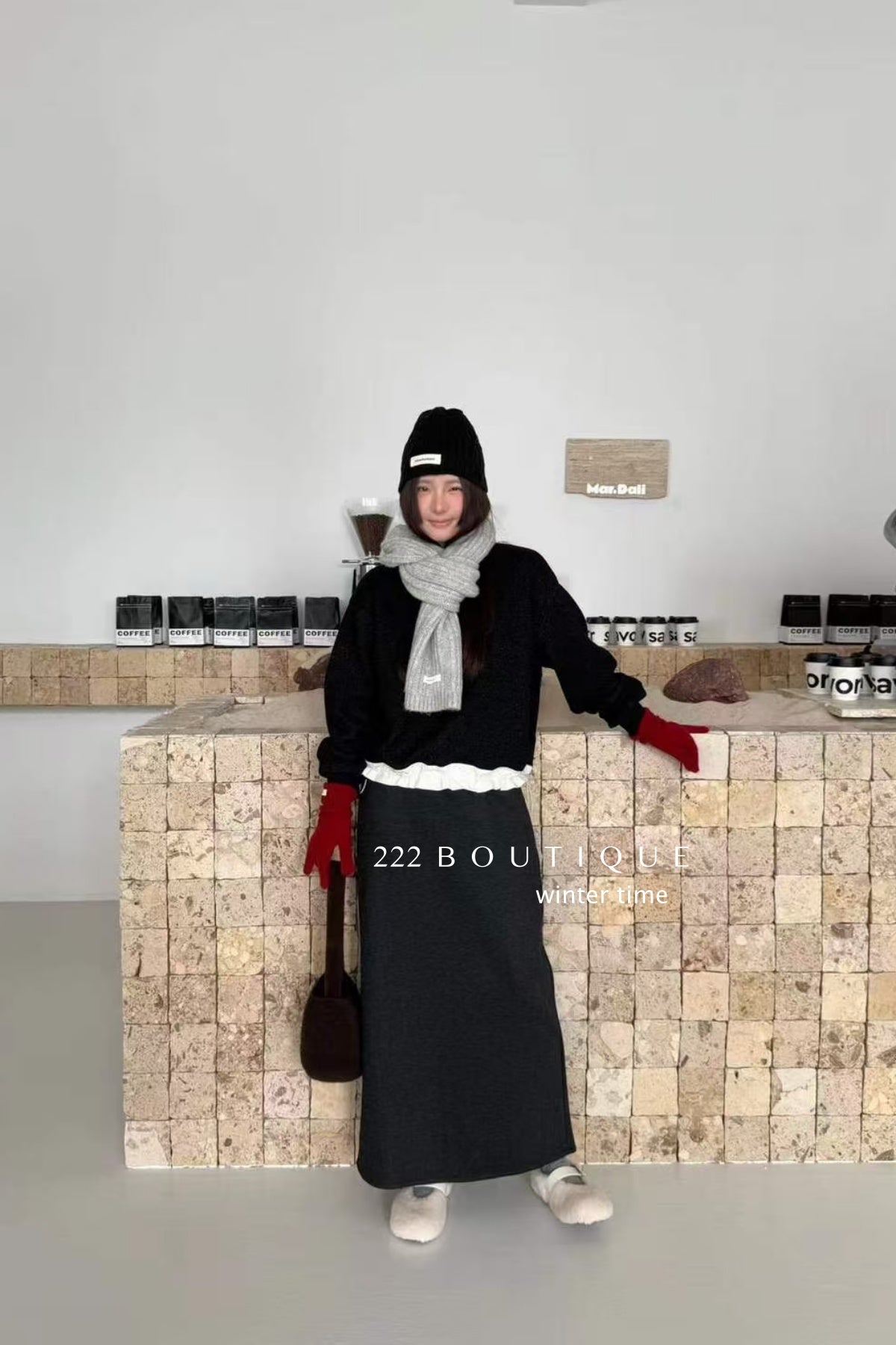 19a17 Ruffled-hem sweatshirt with contrast collar