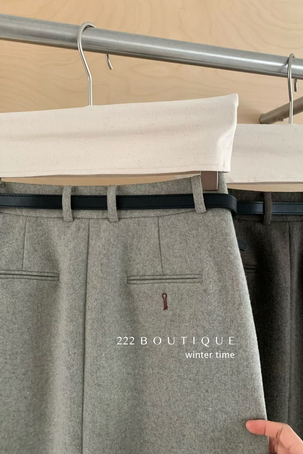 18q30 Cashmere wool trousers with belt