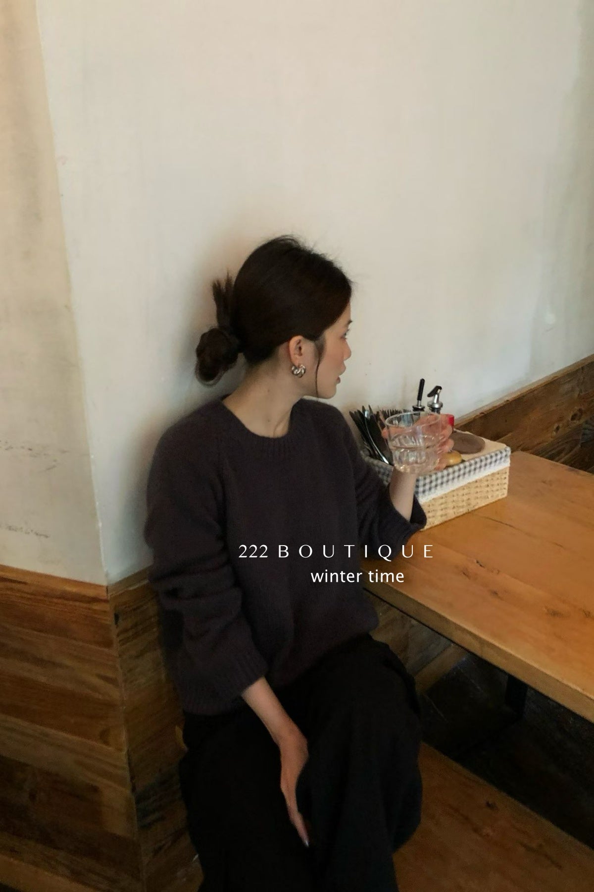 19a101 Cashmere knit top with hem pockets