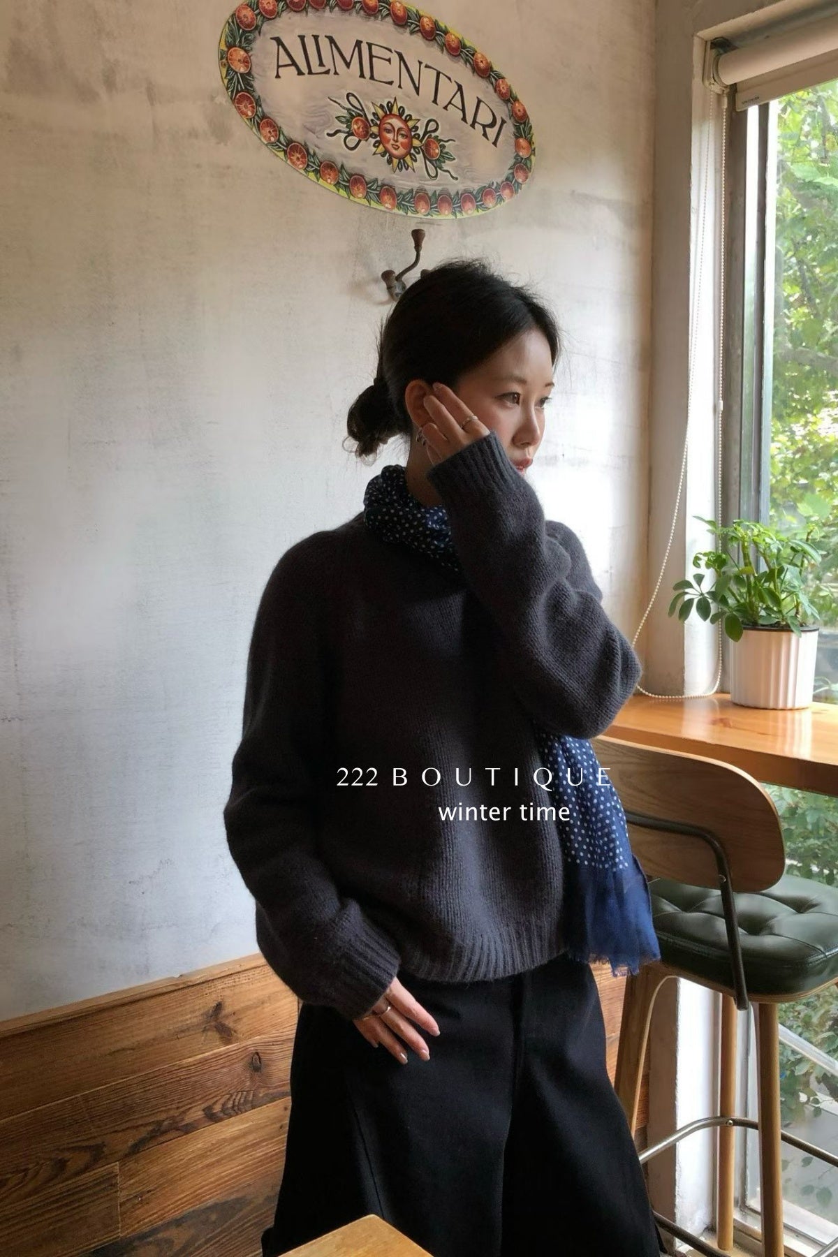 19a101 Cashmere knit top with hem pockets