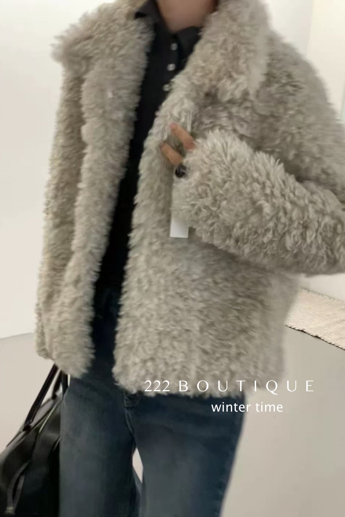 19a107 Fur notch-collar coat