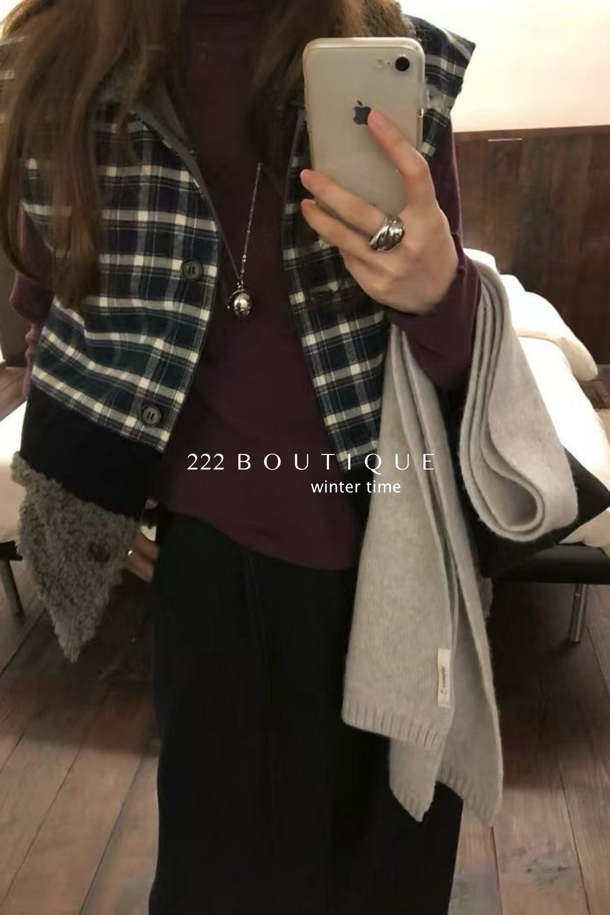 20a51 Fur-trimmed vest