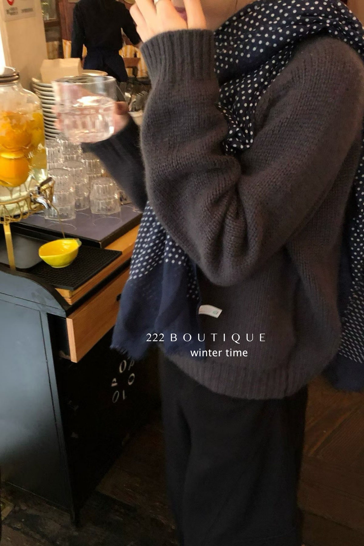 19a101 Cashmere knit top with hem pockets