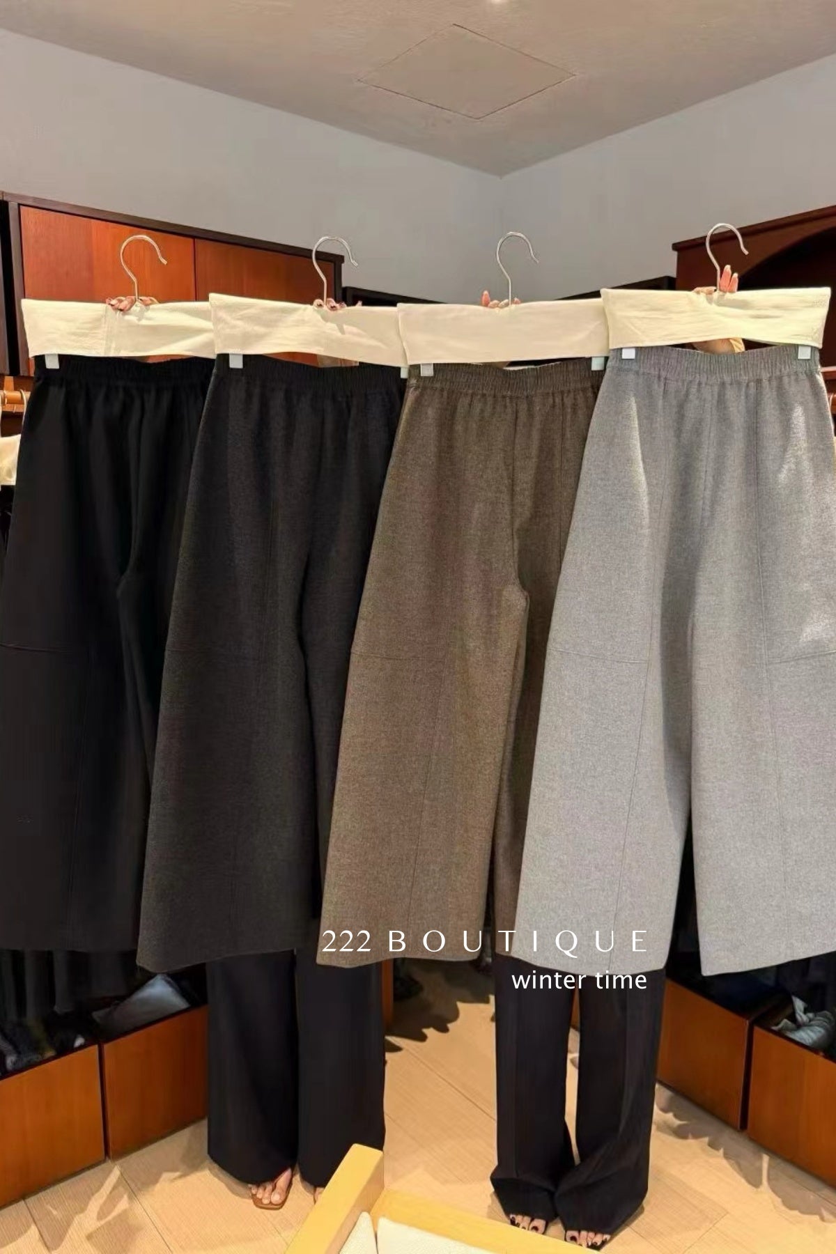 18q27 Wool wide-leg trousers