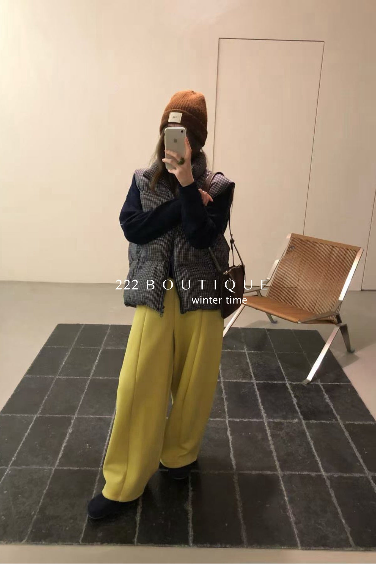 20q19 Wool cropped trousers