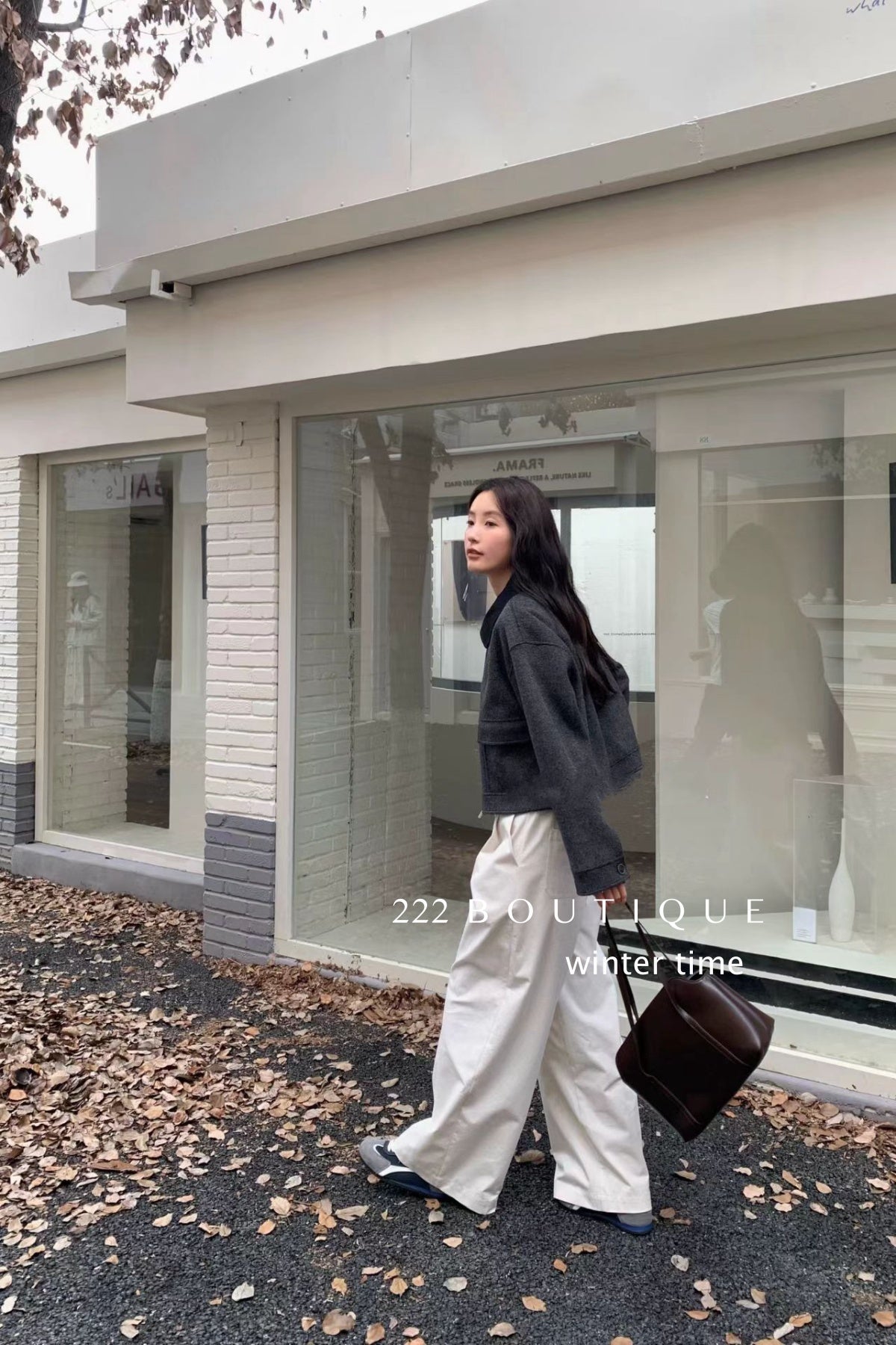 21a30 Wool coat with notched collar and padded lining