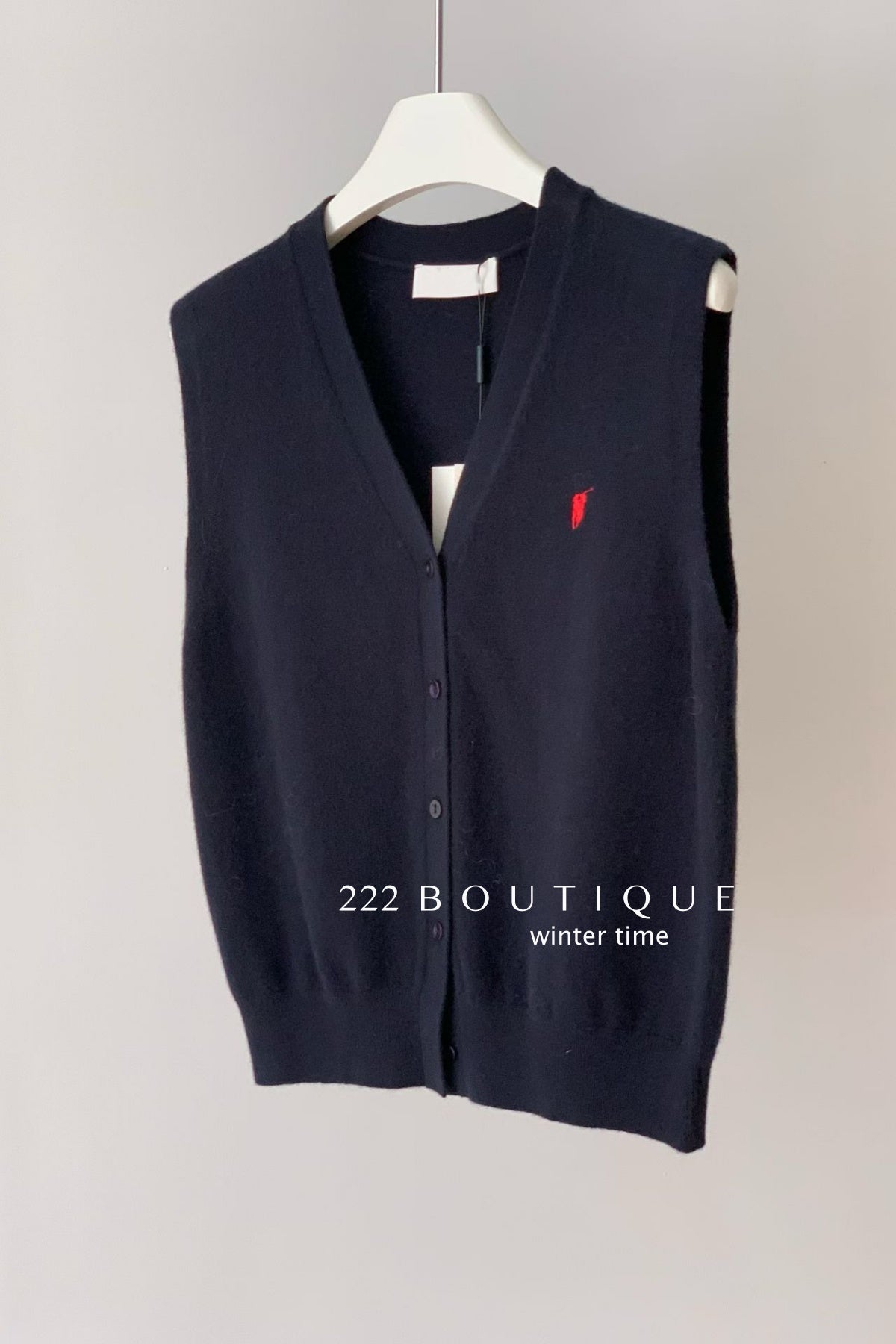 20a34 V-neck wool vest