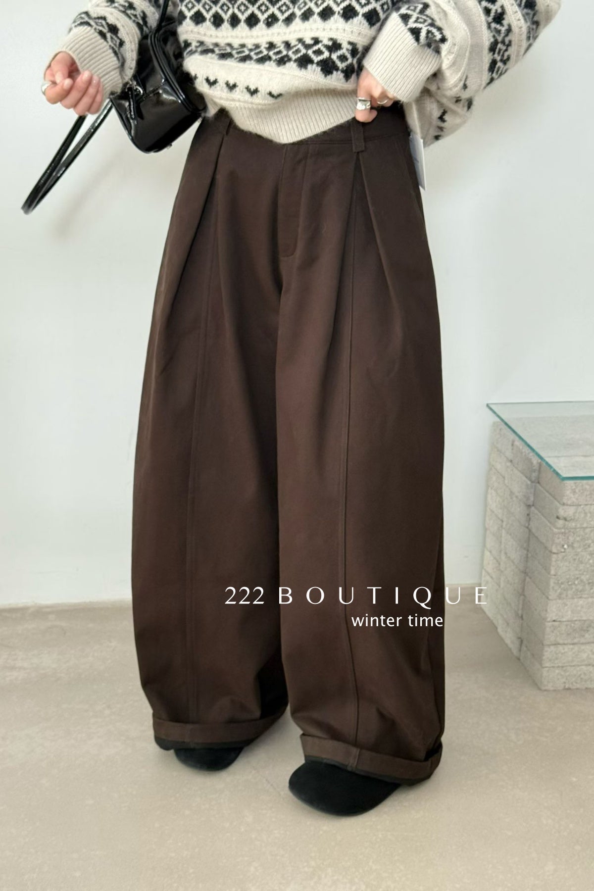 20q13 Wool cropped trousers