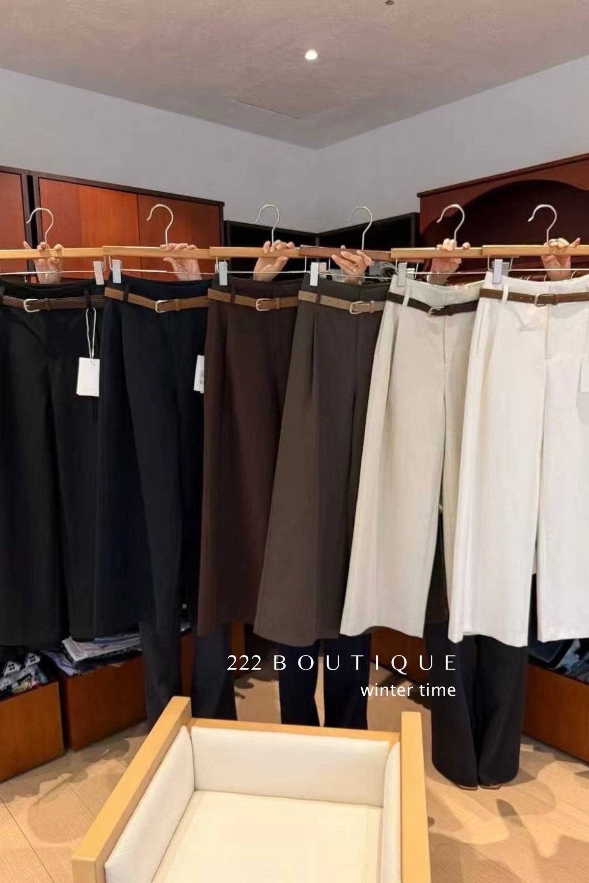 18q30 Cashmere wool trousers with belt