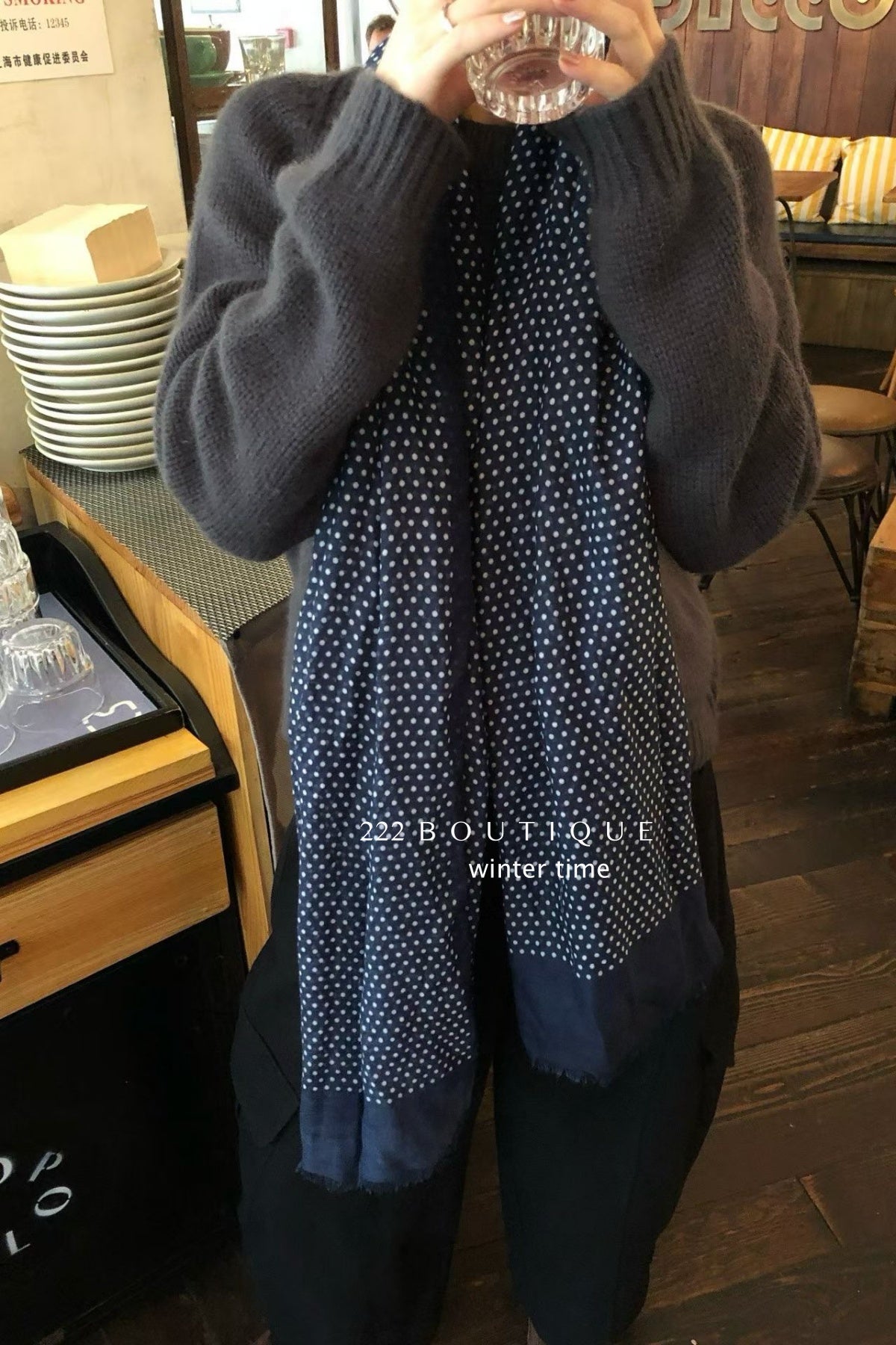 19a101 Cashmere knit top with hem pockets