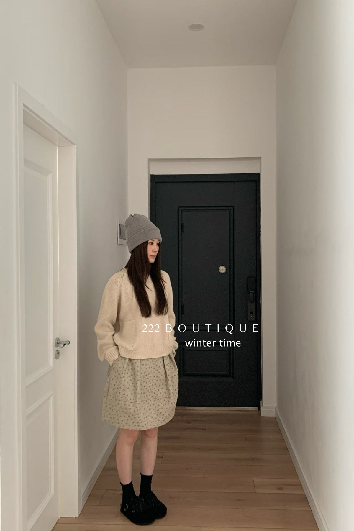 19a101 Cashmere knit top with hem pockets