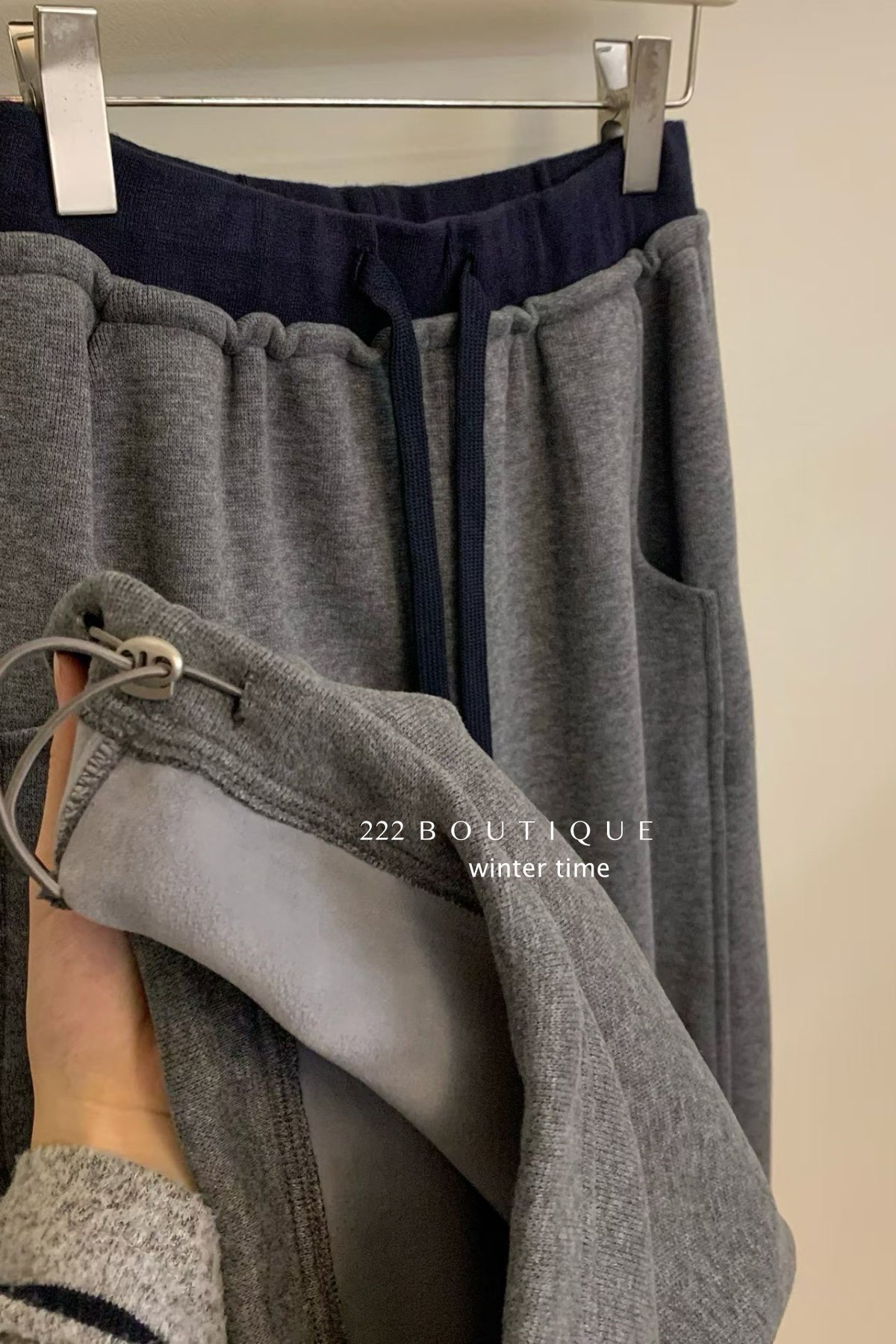 19q41 Elastic-waist straight wool trousers